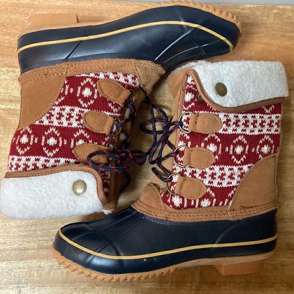 Khombu Maya Cold Weather Duck Boots Red / Navy Size 7M New